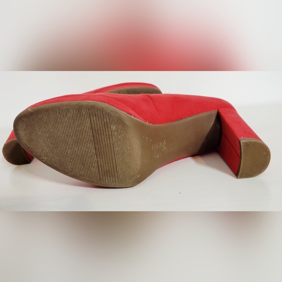Naturalizer Red Women's Pumps - Picture 9 of 11